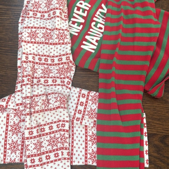 Unisex kids, Christmas pajamas, size 6 Bundle - Picture 3 of 3